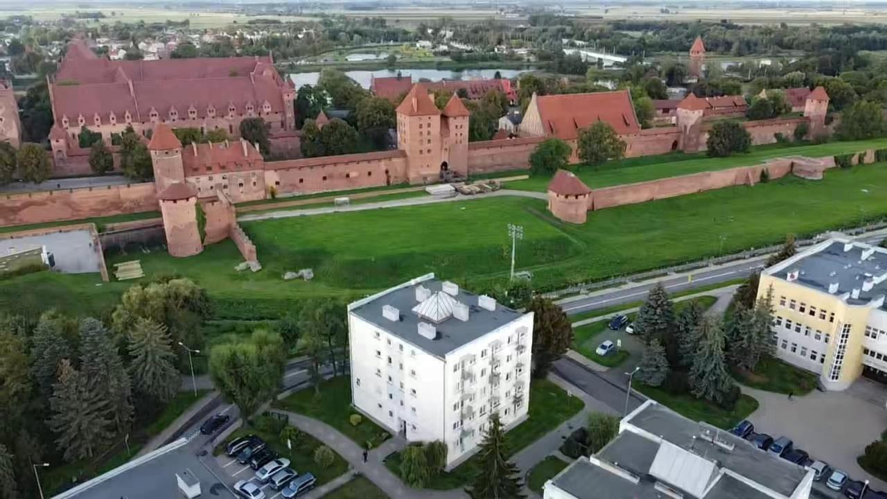 Apartament Okno Na Zamek Малборк Екстериор снимка
